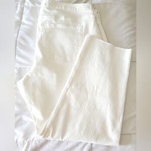 NWT Hollister Ultra High Rise Vintage Straight, Stretch Pants. Size 29W 19 L